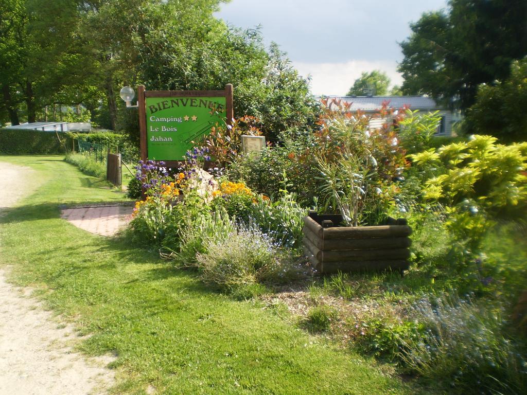 Camping Le Bois Jahan Brunelles ภายนอก รูปภาพ